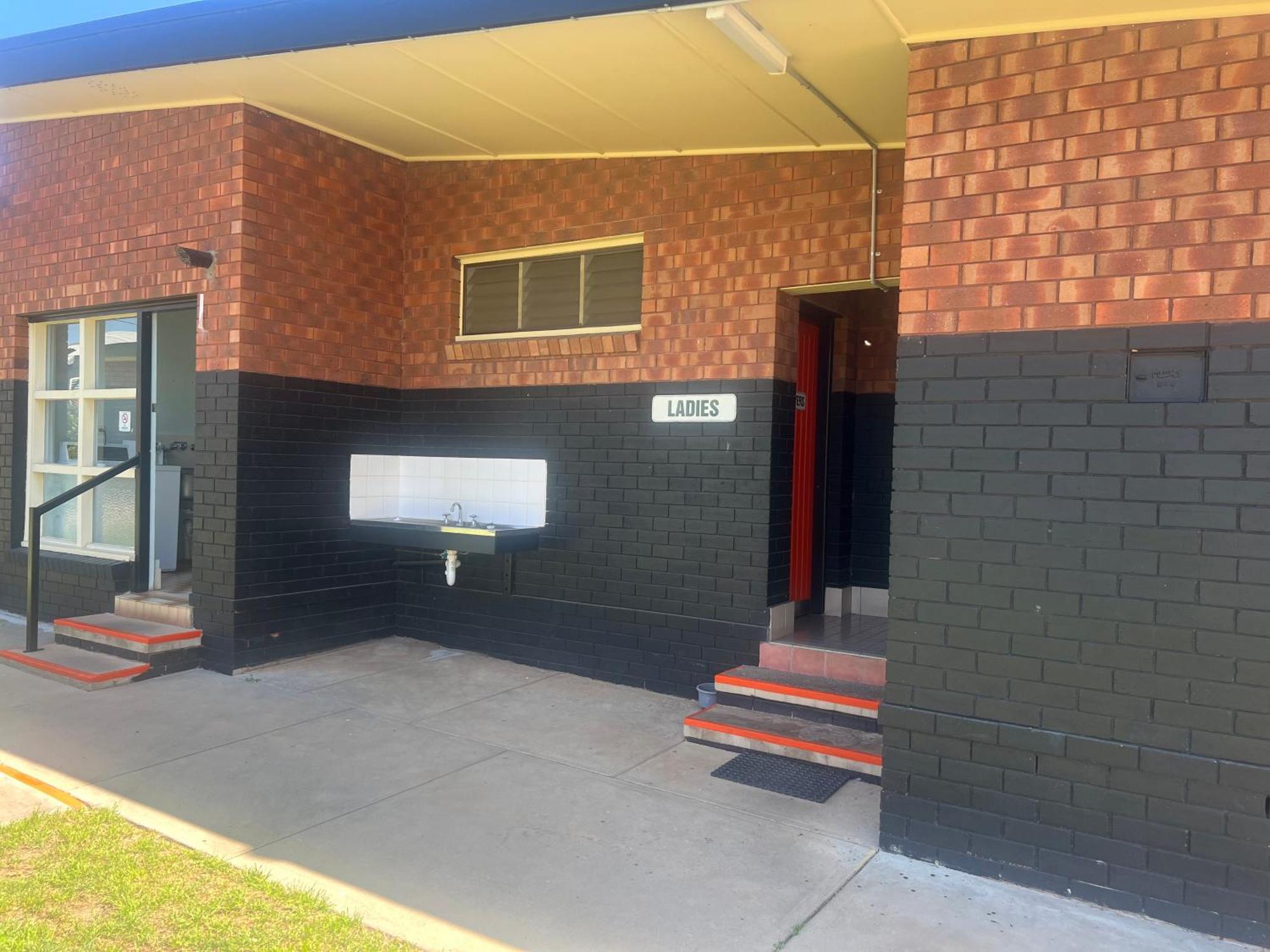 Gunnedah Tourist Caravan Park Motel Exterior photo